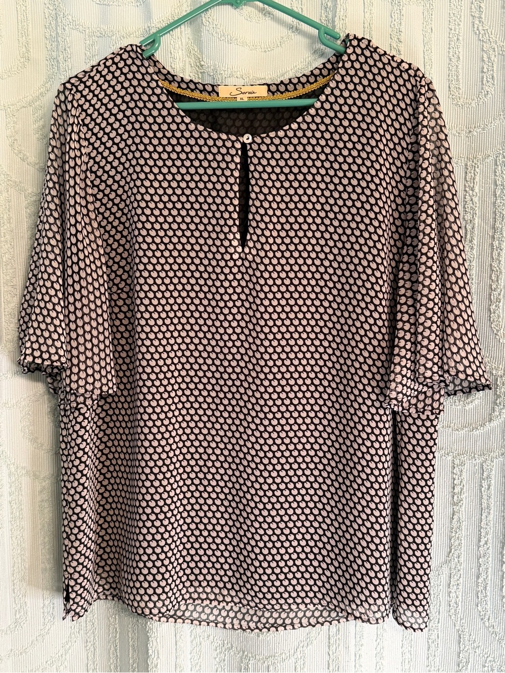 Black and White Flutter Sleeve Lined Keyhole Blouse